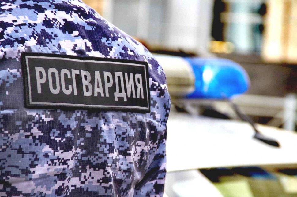 Мирнинские росгвардейцы оказали помощь полицейским в задержании подозреваемого в совершении грабежа